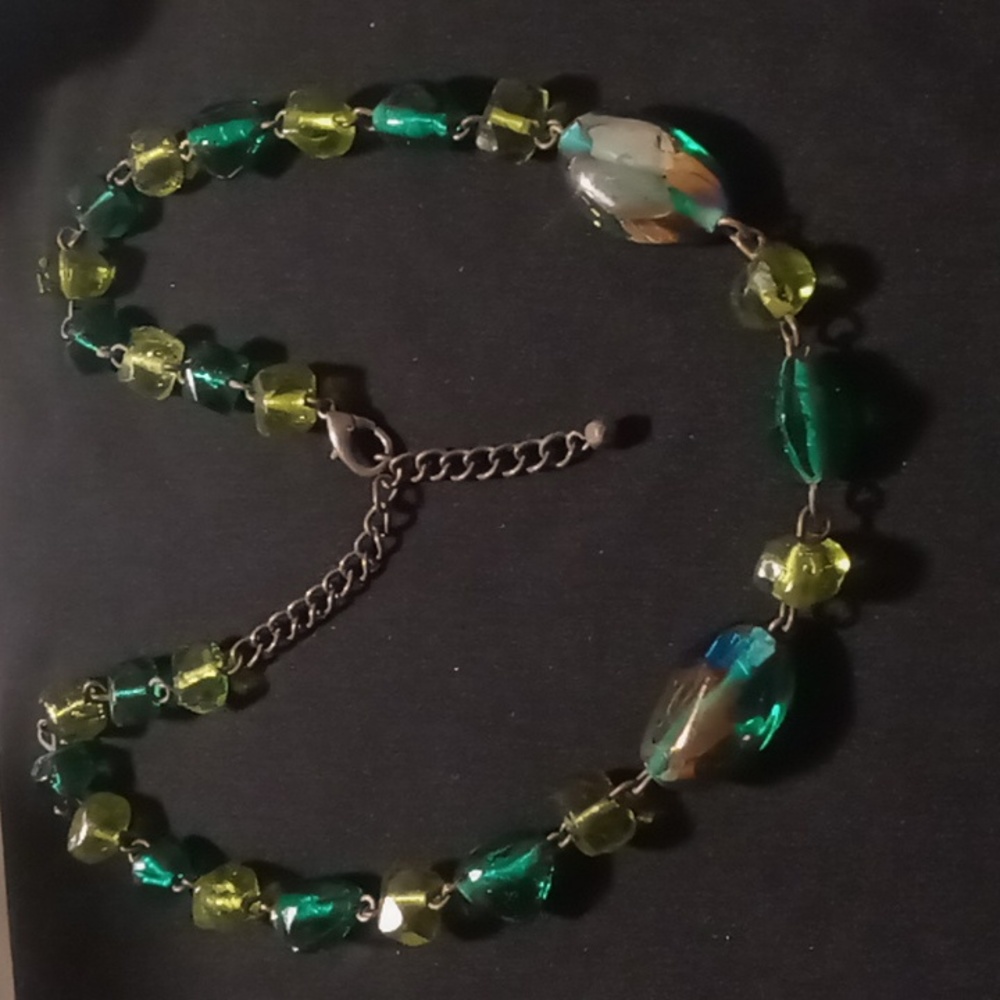 Beautiful vintage style green Opalescent glass beads 16+2 inches long